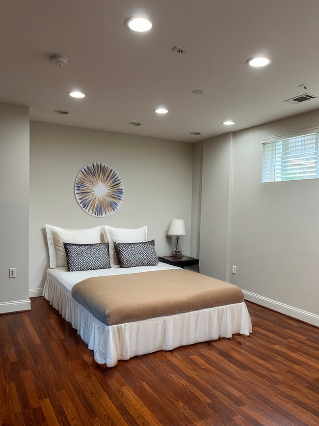 property at 402 Creek Crossing Rd NE
