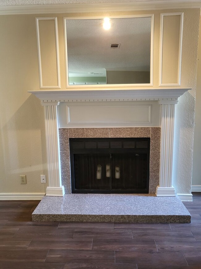 2010 Cloisters Dr in Arlington, TX - Building Photo - Building Photo
