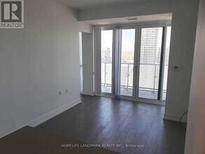 7-5607 Grenville St in Toronto, ON - Building Photo - Building Photo
