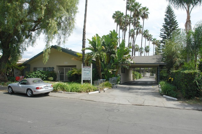 Coral Reef Apartments in San Gabriel, CA - Building Photo - Building Photo