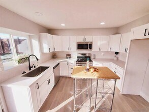 870 Leppert Ct in San Diego, CA - Building Photo - Building Photo