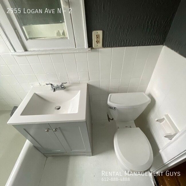 2955 N Logan Ave in Minneapolis, MN - Building Photo - Building Photo
