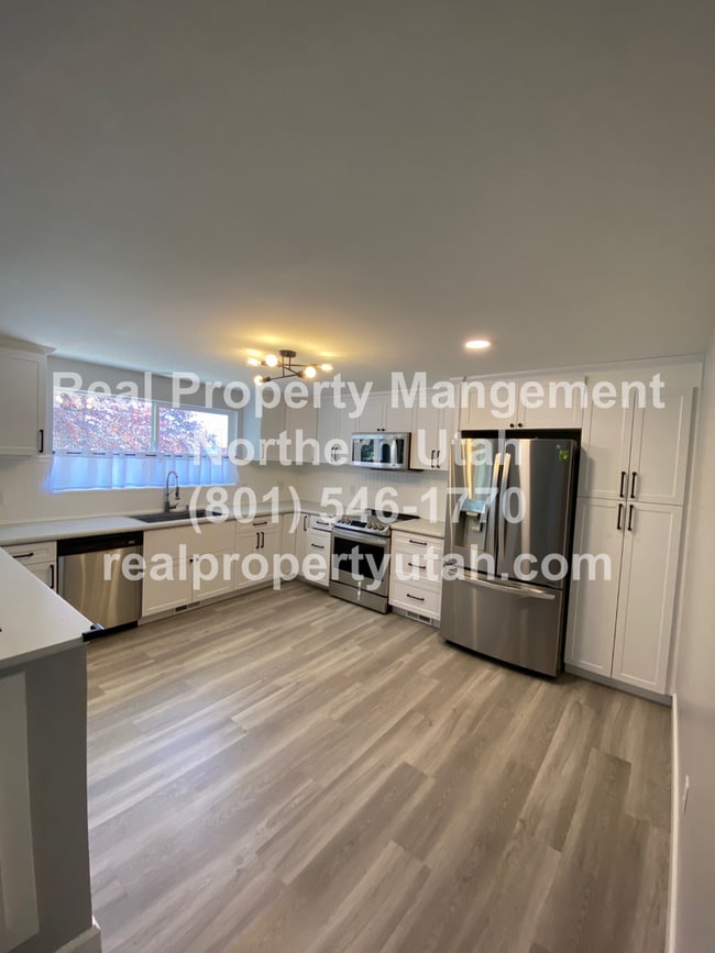 853 Amethyst St in Layton, UT - Building Photo - Building Photo