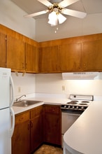 Sun Terrace in Bloomington, IN - Foto de edificio - Interior Photo