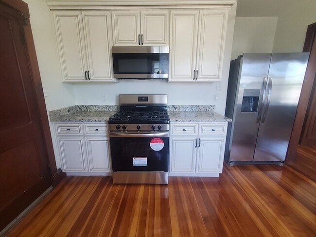 32 Boutwell St, Unit 2 in Boston, MA - Building Photo - Building Photo