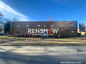 110 E 7th St in Caruthersville, MO - Building Photo