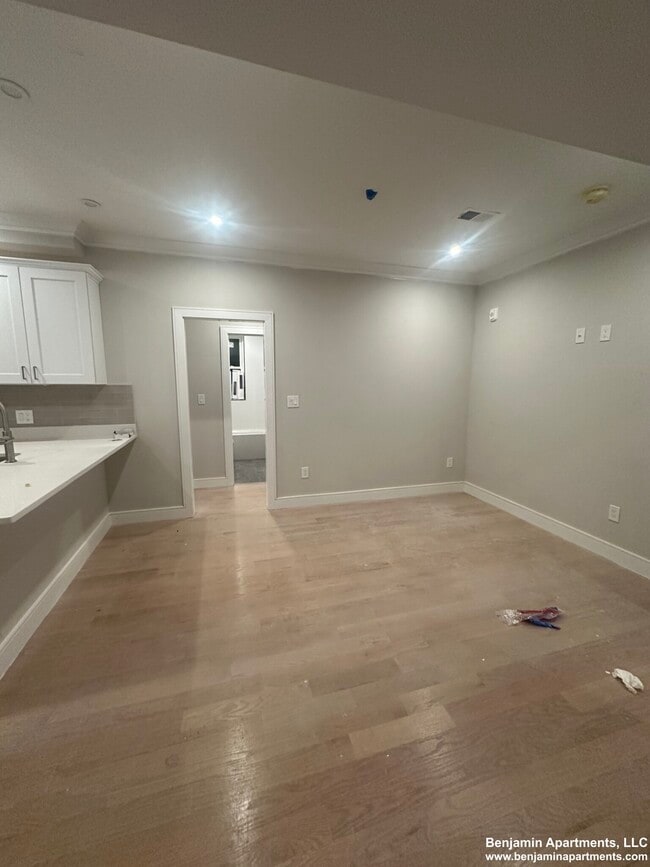 161 Allston St, Unit 5 in Boston, MA - Foto de edificio - Building Photo