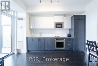 330 Richmond St W in Toronto, ON - Building Photo - Building Photo