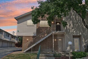 349 Harmony Ct, Unit 7A in San Antonio, TX - Building Photo