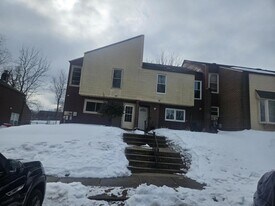 1719 Julie Ct in Bensalem, PA - Building Photo