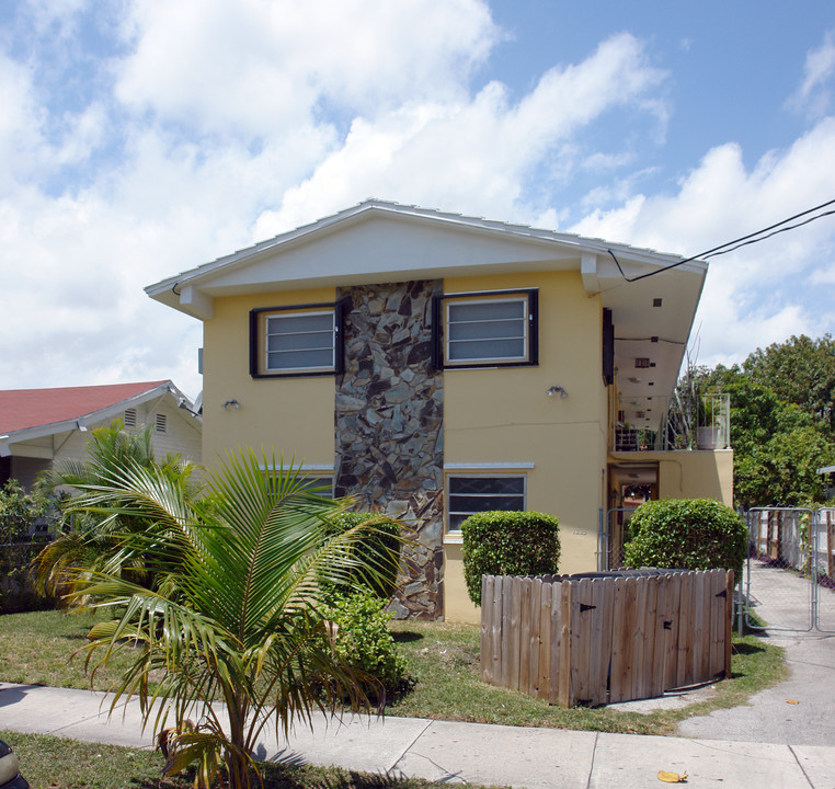 1235 SW 3rd St in Miami, FL - Foto de edificio