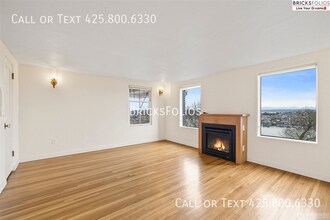 2022 Taylor Ave N in Seattle, WA - Building Photo - Building Photo