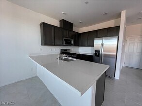 508 Ylang Pl in Henderson, NV - Building Photo - Building Photo