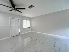 4040 NW 31st Terrace in Lauderdale Lakes, FL - Building Photo - Building Photo