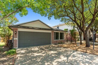 1700 Canon Yeomans Trail in Austin, TX - Foto de edificio - Building Photo