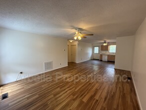 115 Rowe Ln in Johnson City, TN - Building Photo - Building Photo