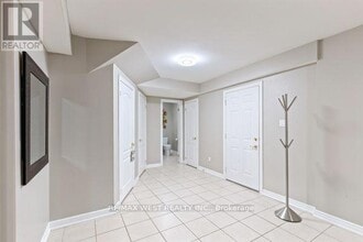 47 Timber Ln in Vaughan, ON - Building Photo - Building Photo