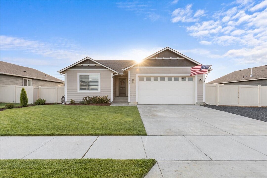 10201 N Belgrave Lp in Hayden, ID - Building Photo