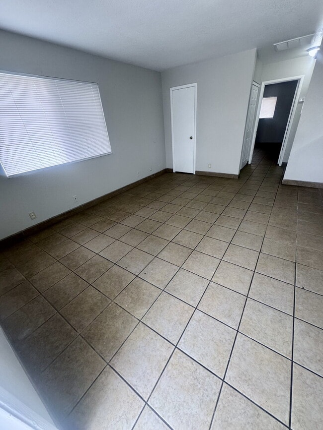1524 Henry Ave in Las Vegas, NV - Foto de edificio - Building Photo