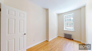 52 W 56th St in New York, NY - Building Photo - Building Photo