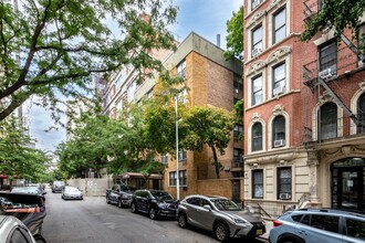 Belknap Street Apartments in New York, NY - Building Photo - Building Photo