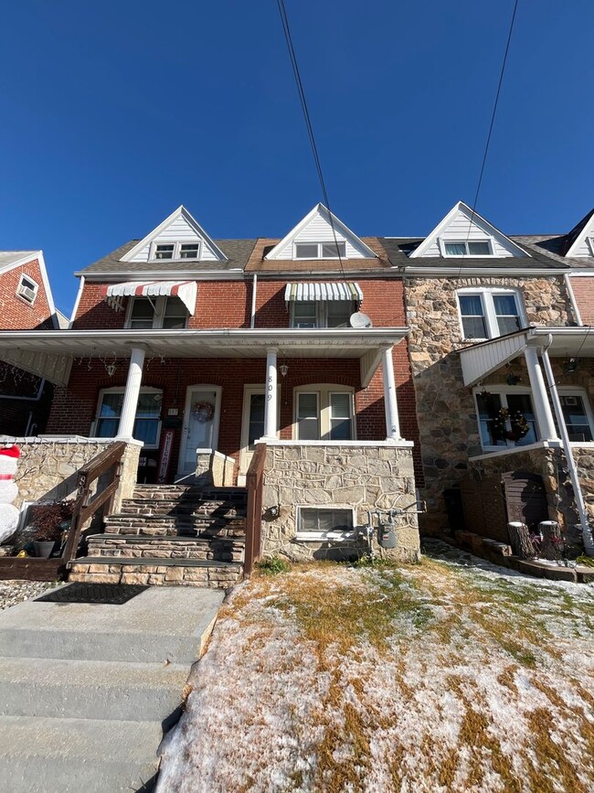 property at 809 S 10th St