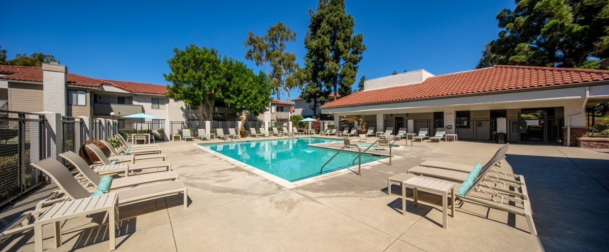 Shadowridge Woodbend in Vista, CA - Building Photo