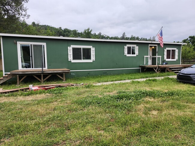 13555 Lowrey Rd in Red Bluff, CA - Building Photo - Building Photo