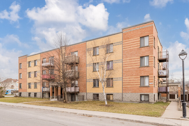 8990 Louis-Dessaulles Av in Montréal, QC - Building Photo - Building Photo