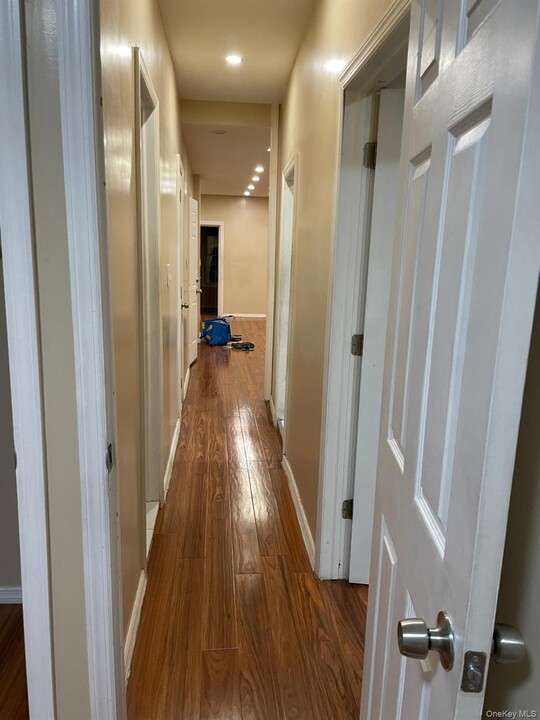 89-12 182nd Pl in Queens, NY - Building Photo