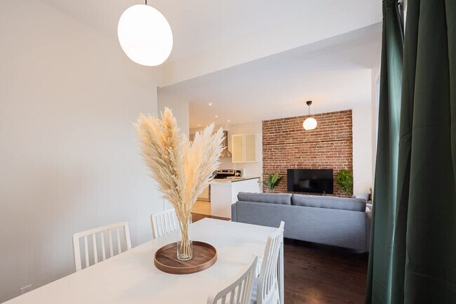 4133 QC-335 in Montréal, QC - Building Photo - Building Photo