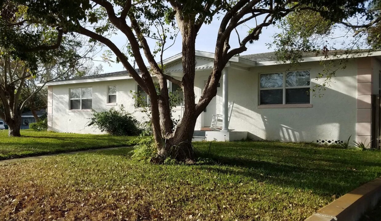 220 LPGA Blvd in Daytona Beach, FL - Building Photo