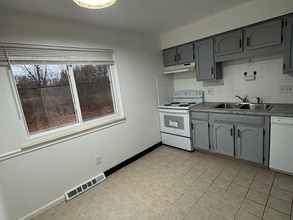 281 Canova Dr in Coventry Township, OH - Building Photo - Building Photo
