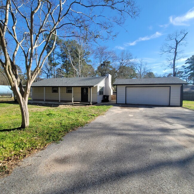 26445 Lazy Ln Rentals in Magnolia, TX