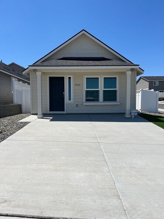 3666 S Quay St in Kennewick, WA - Building Photo