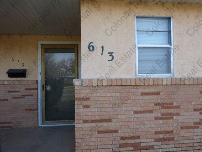 613 W Christopher Dr in Clovis, NM - Foto de edificio - Building Photo
