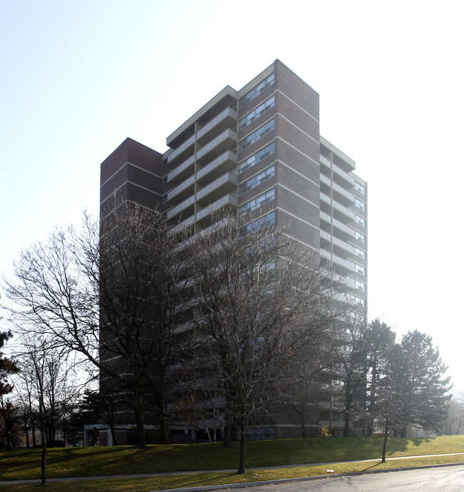 Dixie Meadows in Mississauga, ON - Building Photo - Building Photo