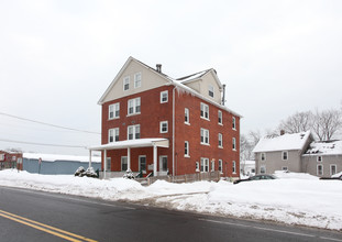 37-39 Bloomfield Ave in Windsor, CT - Foto de edificio - Building Photo