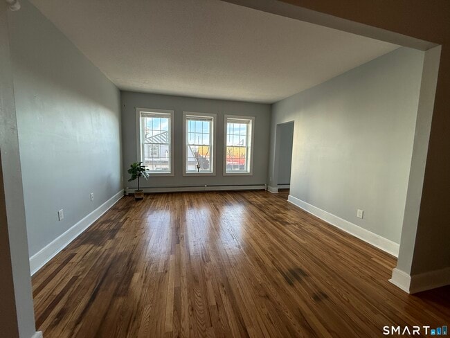 187 Bank St in New London, CT - Building Photo - Building Photo