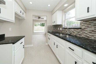 9607 Rumbling Wood Ln in Houston, TX - Building Photo - Building Photo