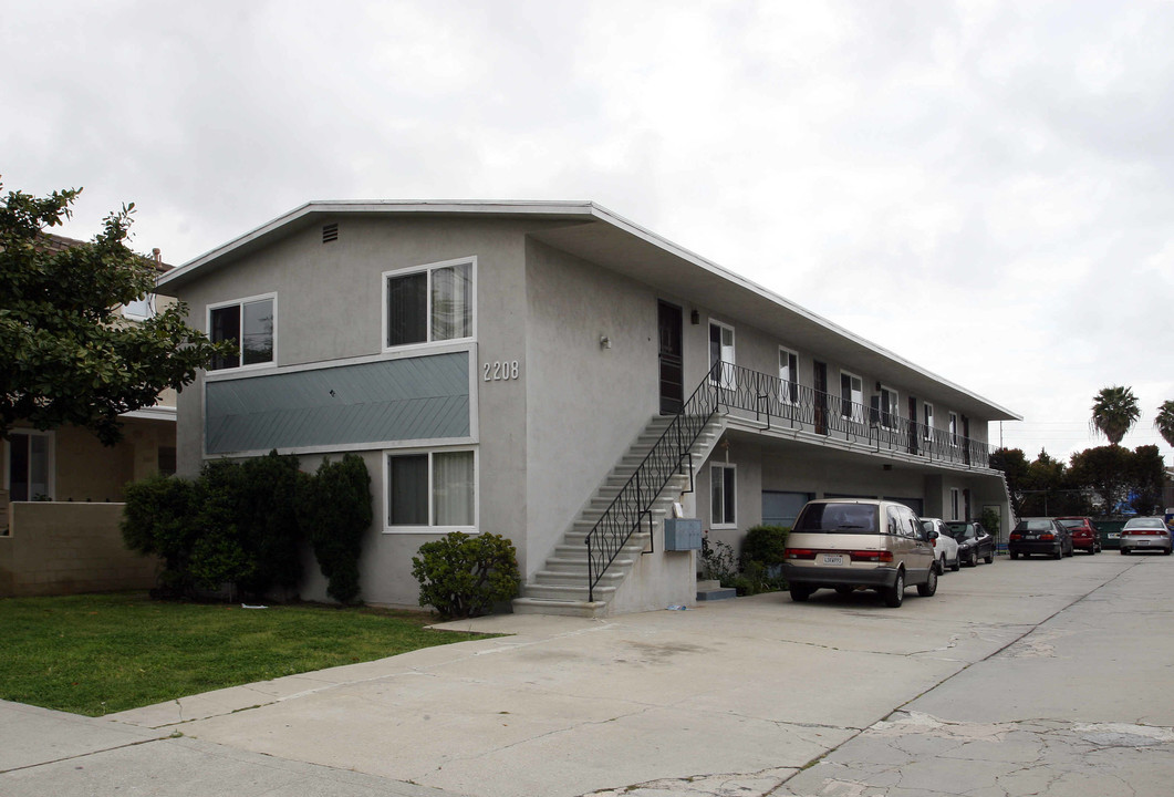 2208 Mathews Ave in Redondo Beach, CA - Building Photo