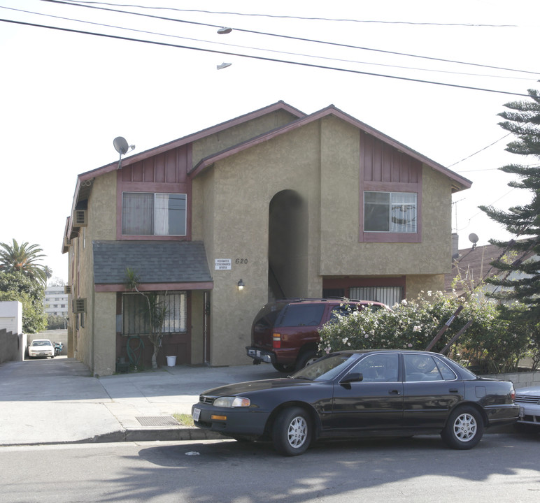 620 N Benton Way in Los Angeles, CA - Foto de edificio