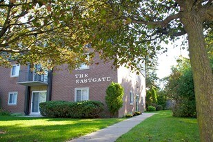 Westgate & Eastgate Apartments in Strathroy-Caradoc, ON - Building Photo