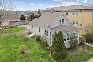 906 State St in Lemont, IL - Building Photo