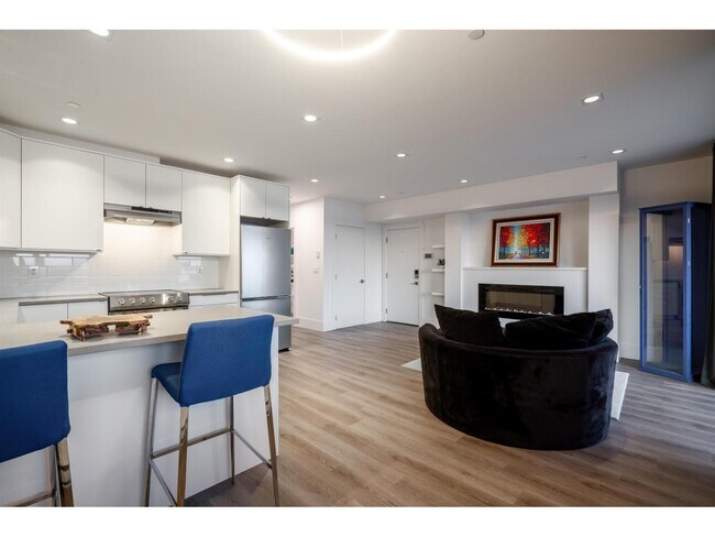 15310 VICTORIA in White Rock, BC - Building Photo - Building Photo