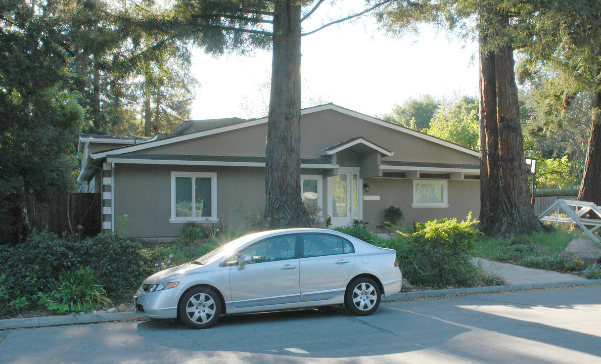 19154 De Havilland Dr in Saratoga, CA - Building Photo