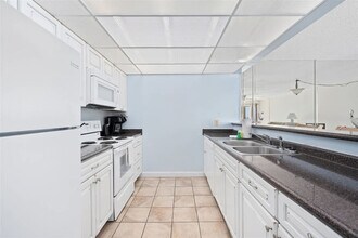 8815 Thomas Dr in Panama City Beach, FL - Building Photo - Building Photo