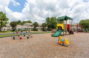 Madison Pines Apartment Homes in Madison, AL - Foto de edificio - Building Photo