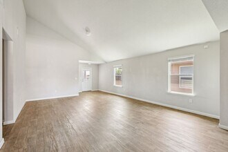 210 Seaholm Ln in Hutto, TX - Building Photo - Building Photo