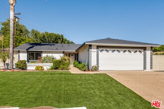 5684 Ruthwood Dr in Calabasas, CA - Foto de edificio - Building Photo